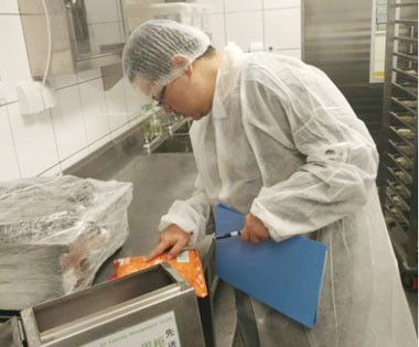 老師在寶馬餐廳現(xiàn)場審核 老師在寶馬餐廳現(xiàn)場審核